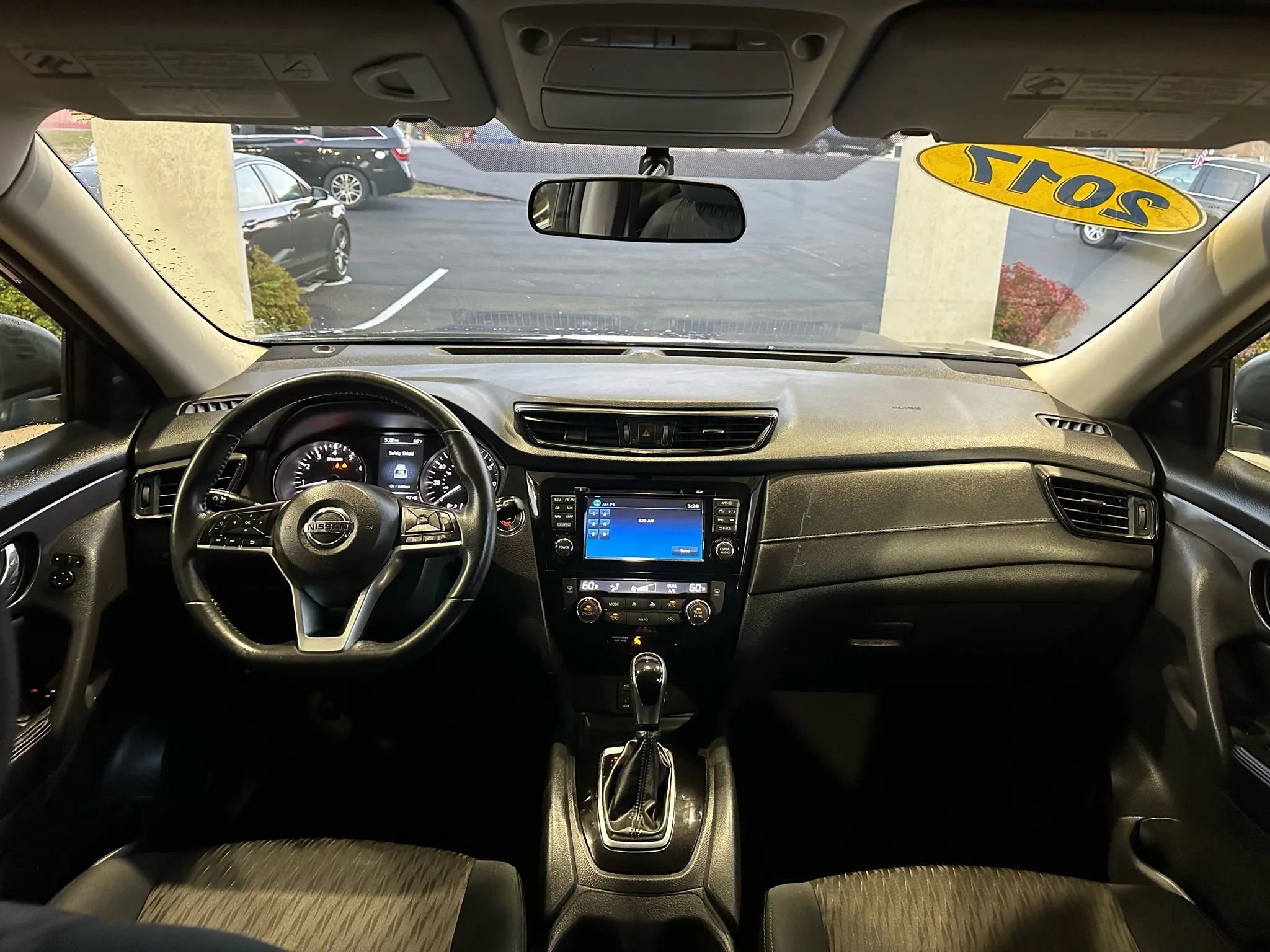 Used 2017 Nissan Rogue SV w/ SV Premium Package image 9