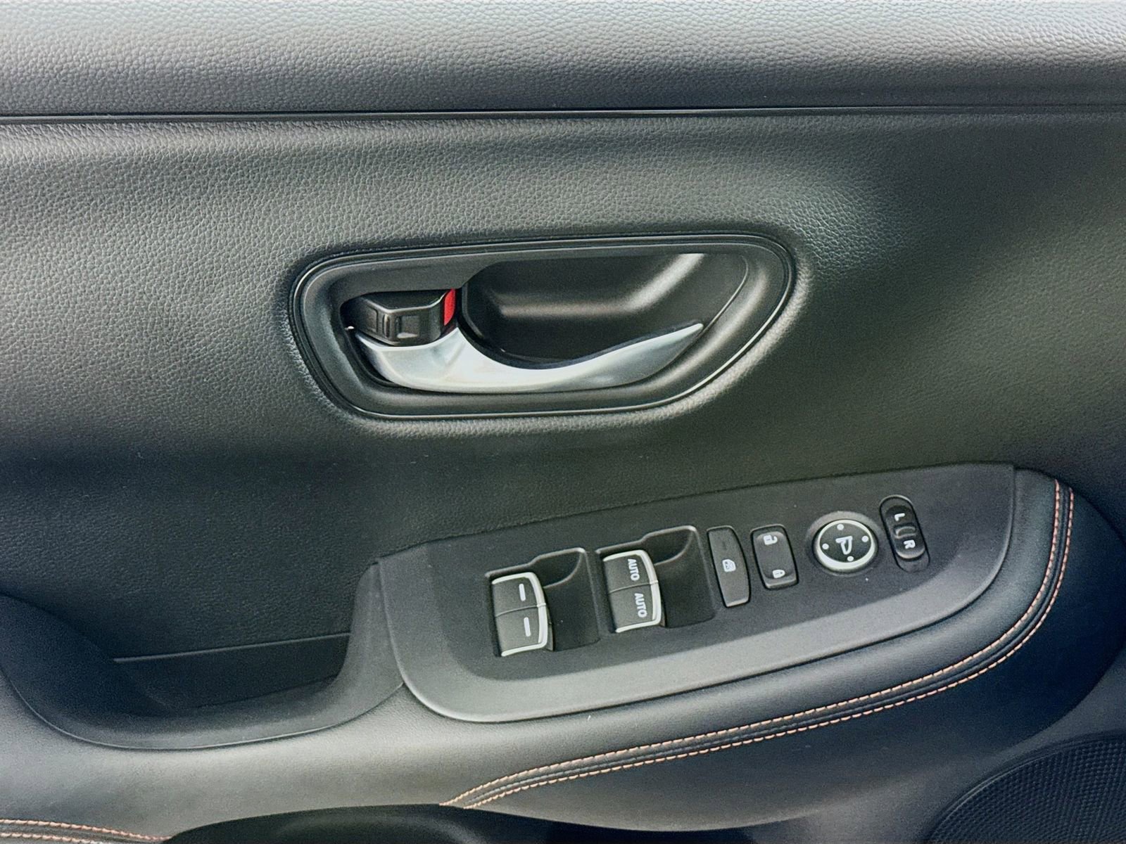 Used 2025 Honda HR-V Sport image 15