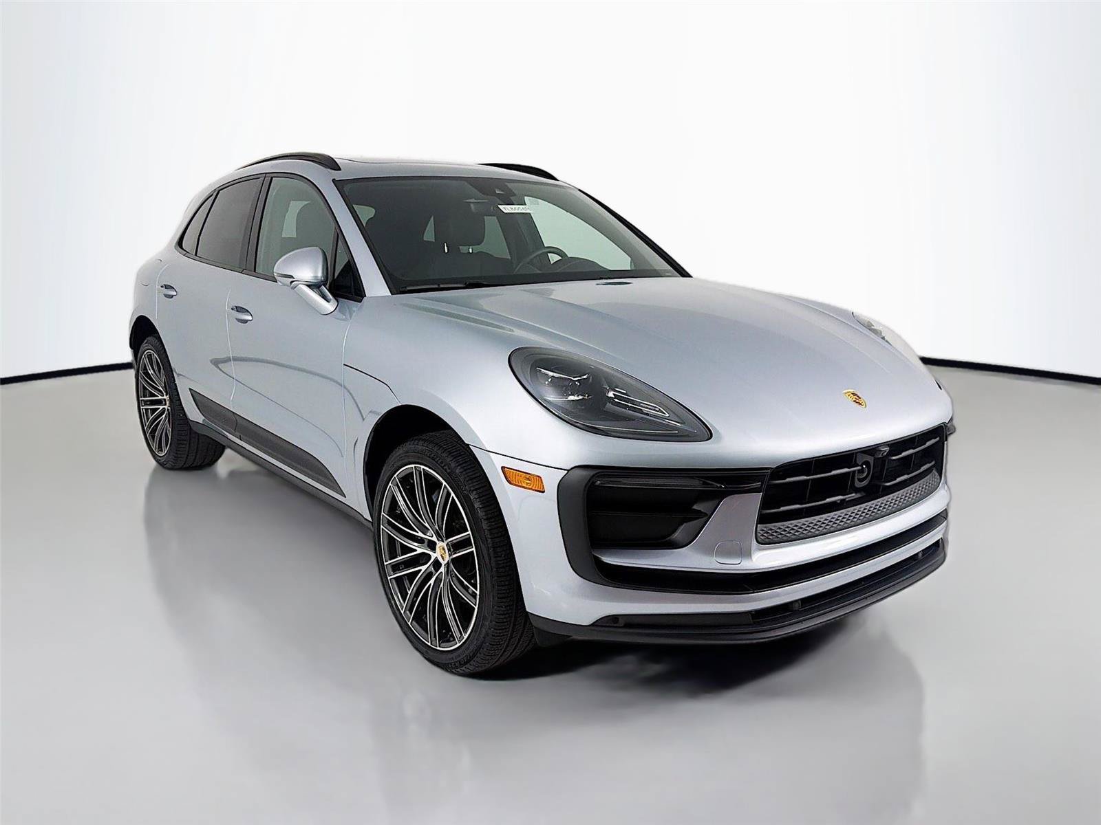 Certified 2026 Porsche Macan AWD/4WD image 30