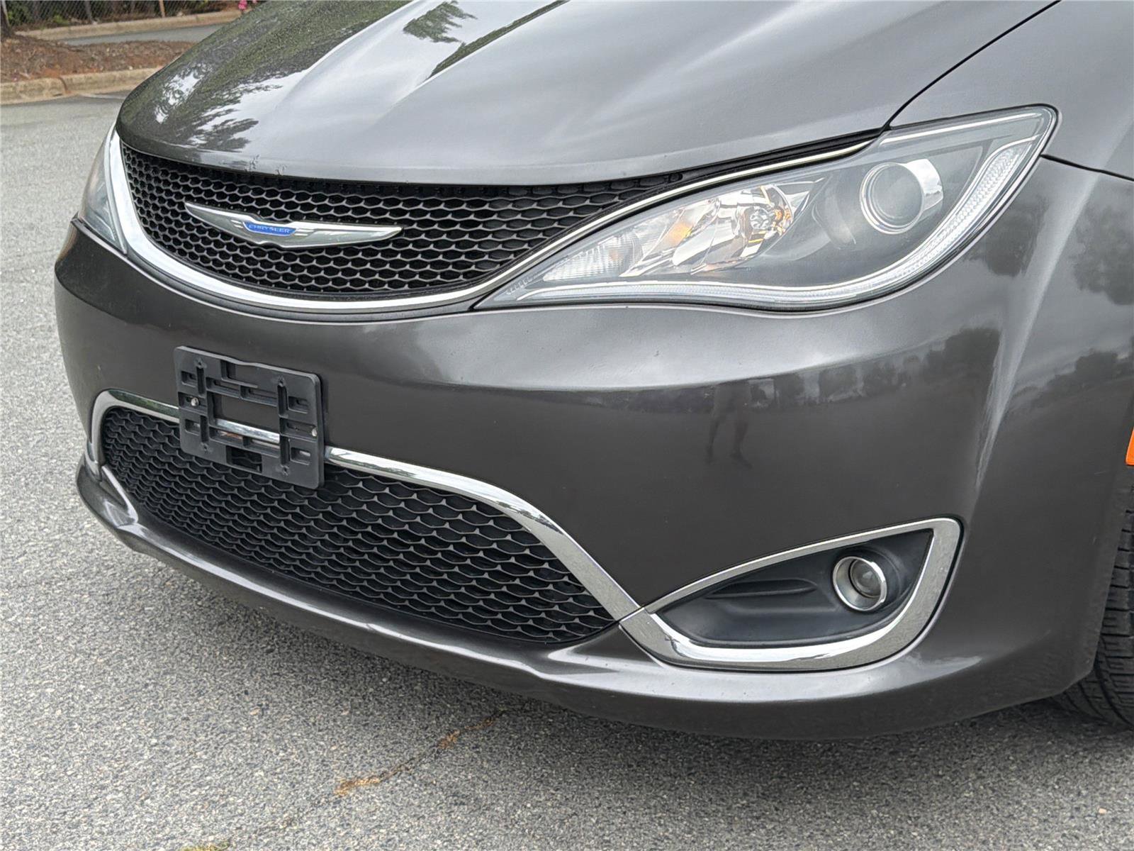 Used 2018 Chrysler Pacifica Touring-L Plus FWD image 35