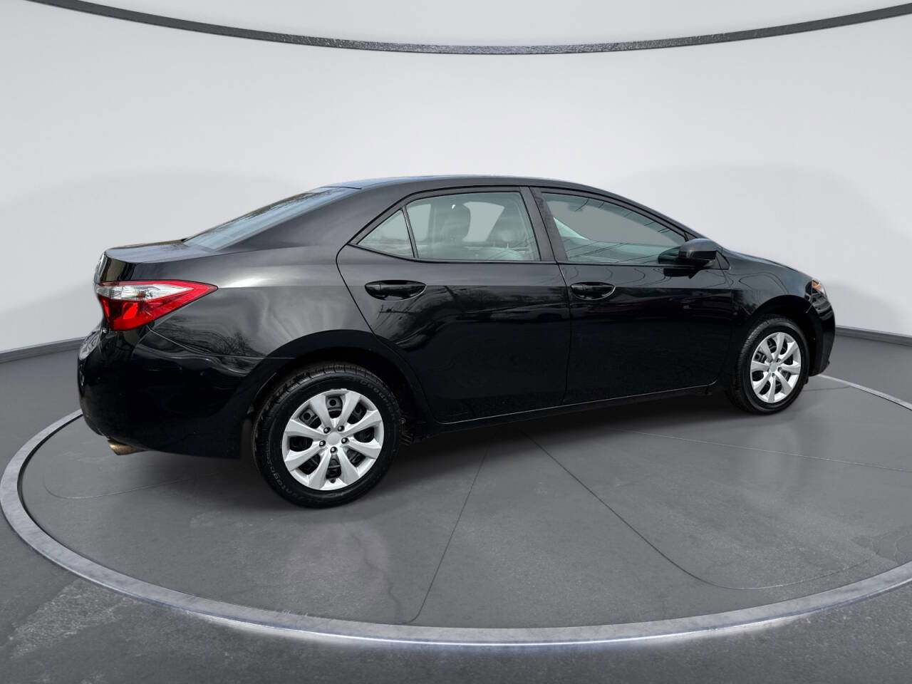 Used 2015 Toyota Corolla LE FWD image 4