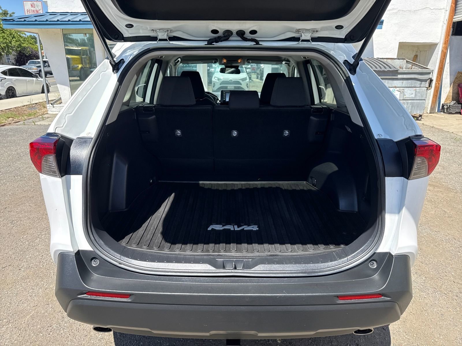 Used 2020 Toyota RAV4 XLE w/ All Weather Liner Package AWD/4WD image 21