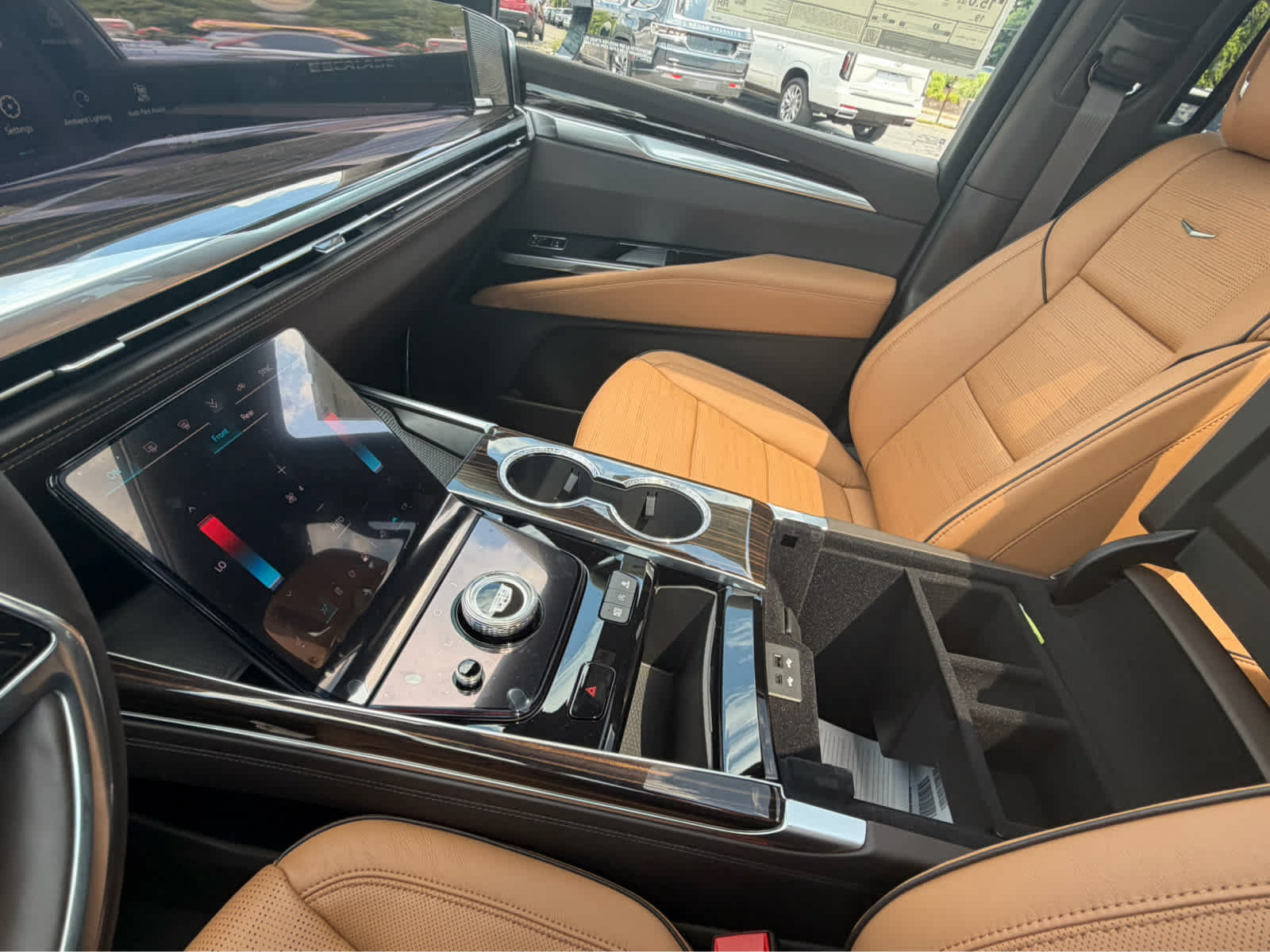 Used 2026 Cadillac Escalade Luxury w/ LPO, Floor Liner Package AWD/4WD image 30