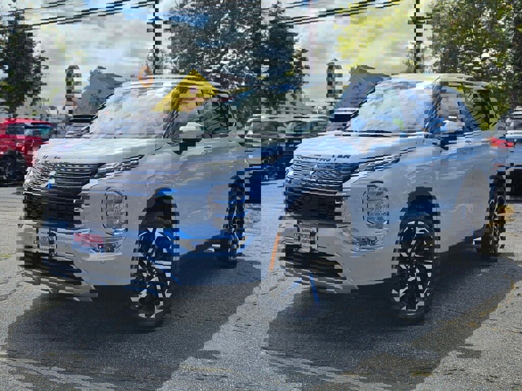 Used 2023 Mitsubishi Outlander SE