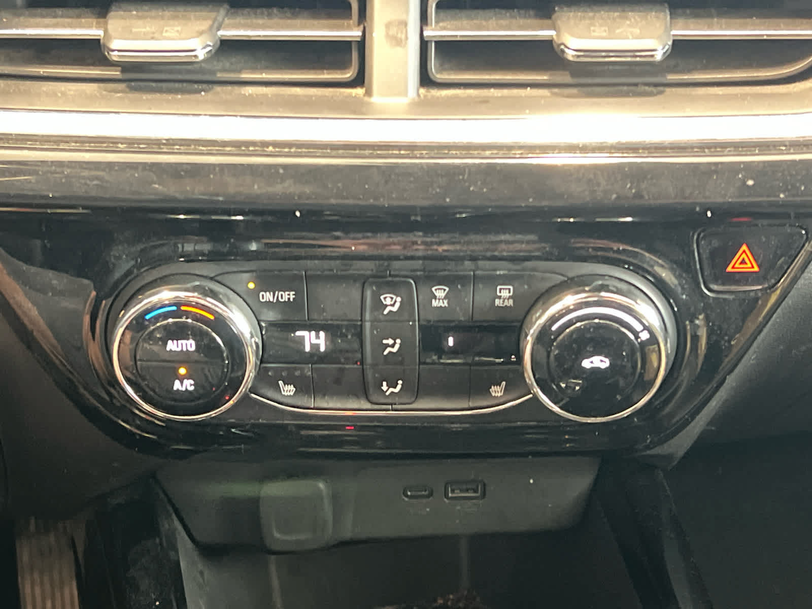 Used 2024 Chevrolet Trax RS w/ Driver Confidence Package FWD image 18