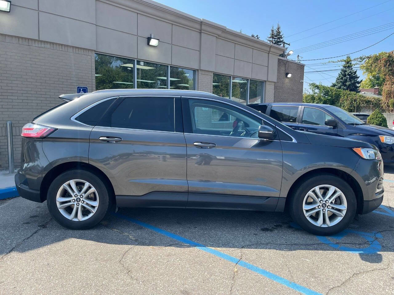 Used 2019 Ford Edge SEL w/ Equipment Group 201A image 4