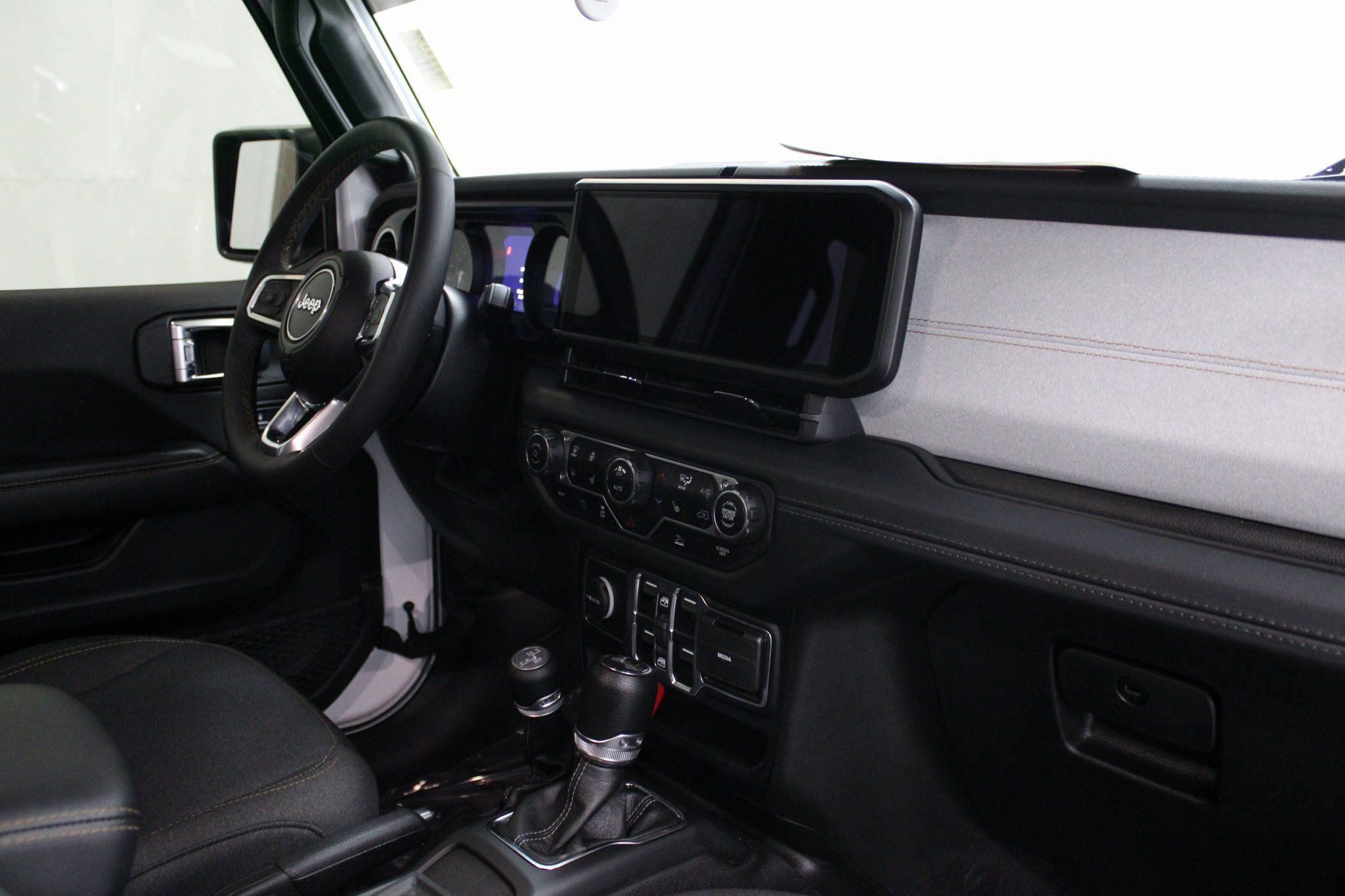 Used 2024 Jeep Wrangler Unlimited Sahara image 30