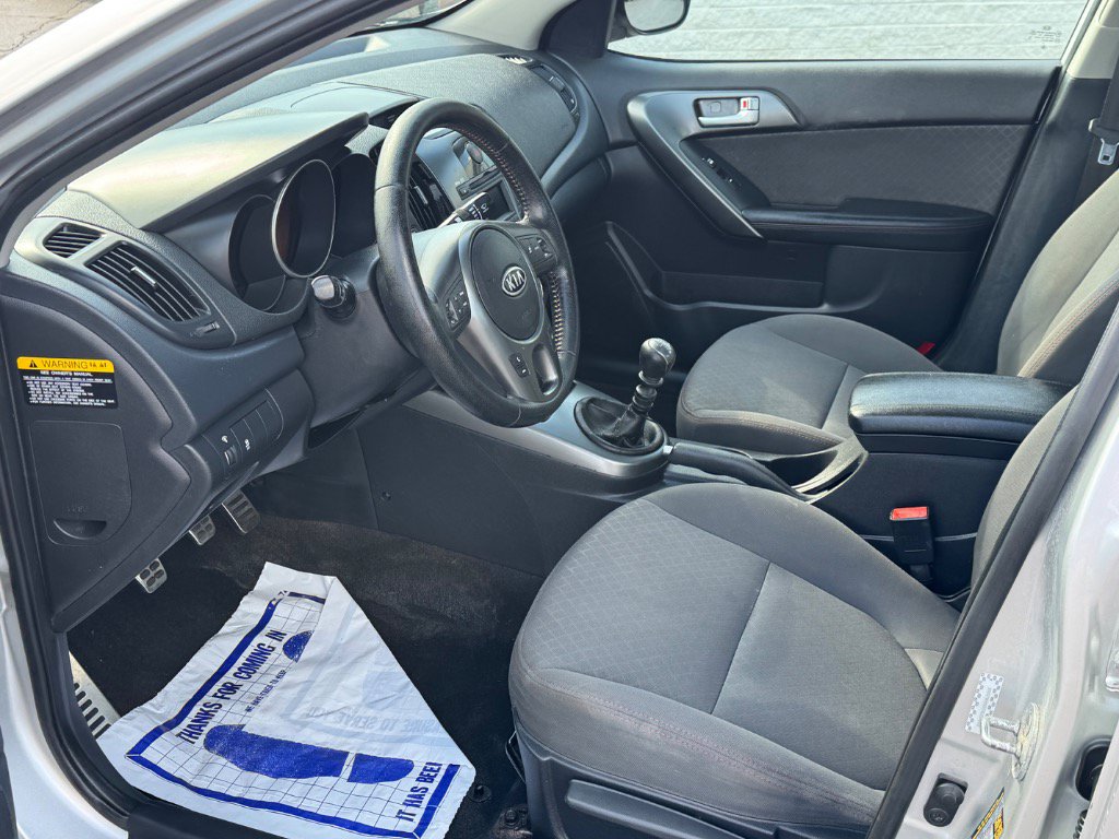 Used 2010 Kia Forte SX FWD image 12