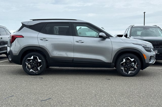 New 2026 Kia Seltos S FWD image 3