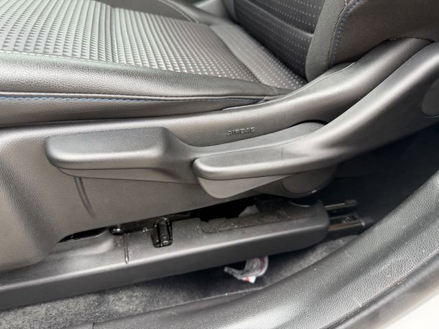 Used 2025 Chevrolet Trax LT FWD image 25