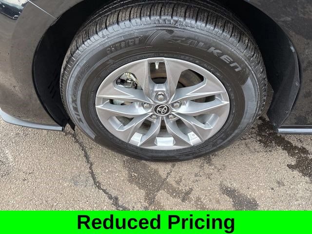 Used 2025 Toyota Sienna LE FWD image 40