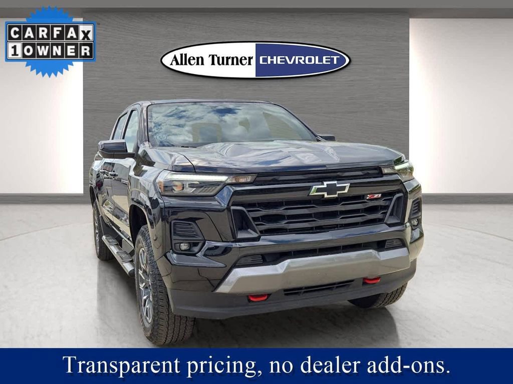 Used 2024 Chevrolet Colorado Z71 AWD/4WD image 2