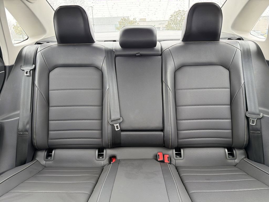 Used 2023 Volkswagen Jetta SE w/ Panoramic Sunroof Package image 26