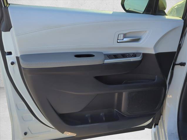 Used 2025 Toyota Sienna XLE w/ XLE Plus Package FWD image 6