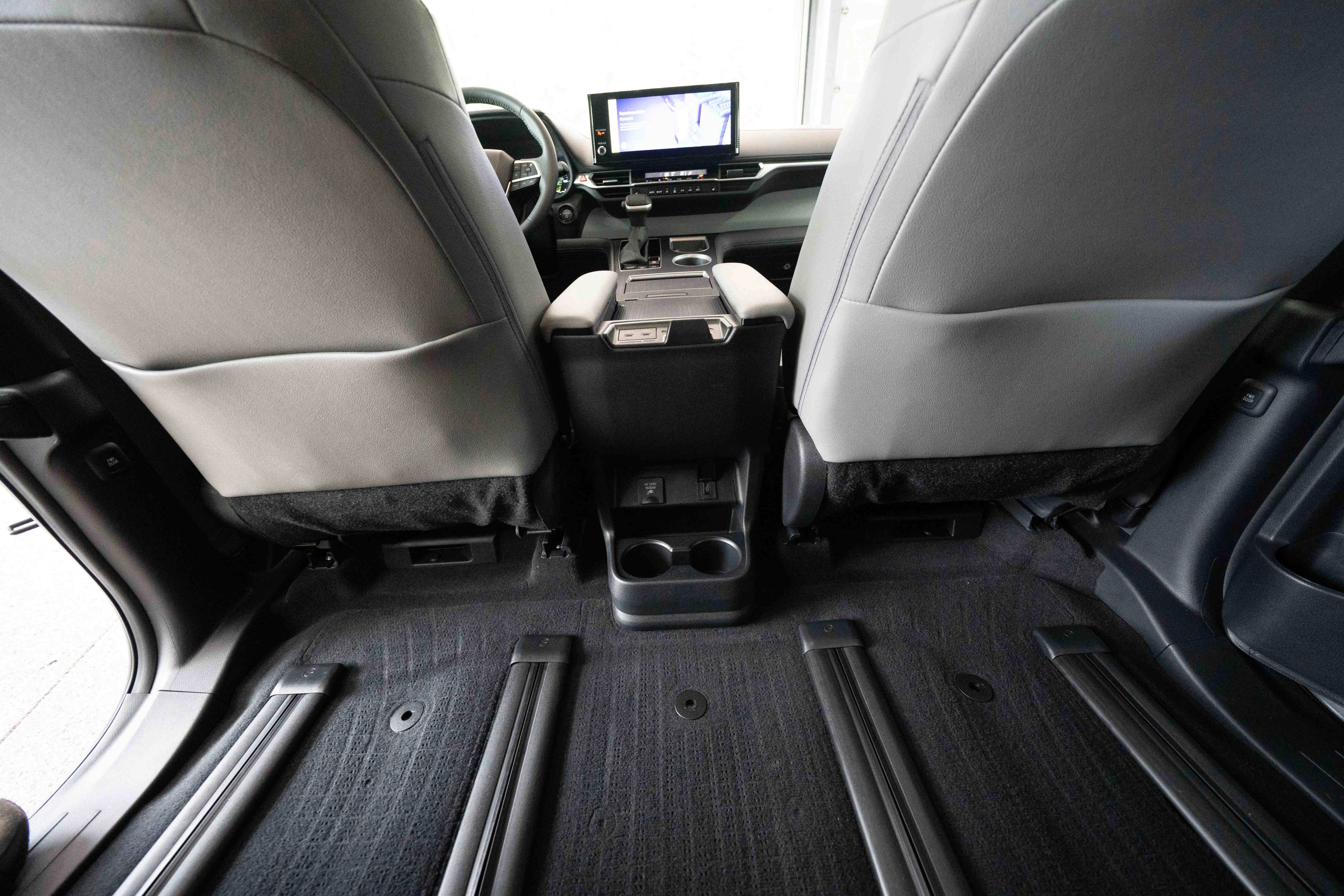 Used 2025 Toyota Sienna XLE w/ XLE Plus Package AWD/4WD image 22