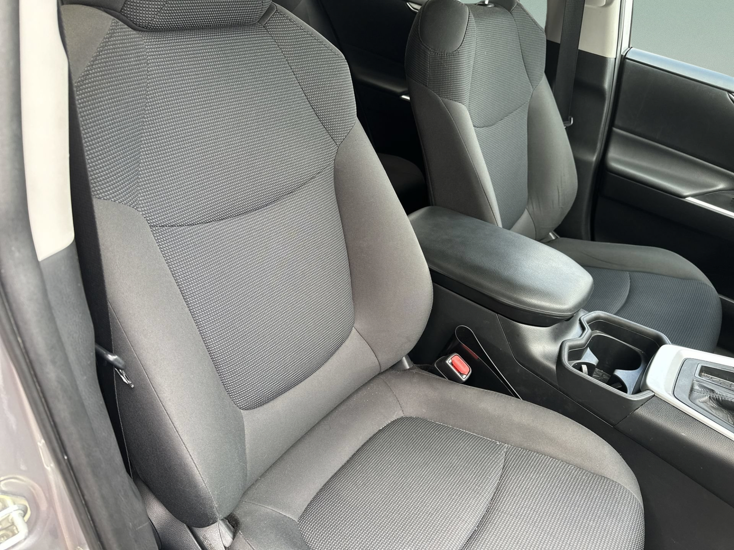 Used 2019 Toyota RAV4 LE FWD image 23
