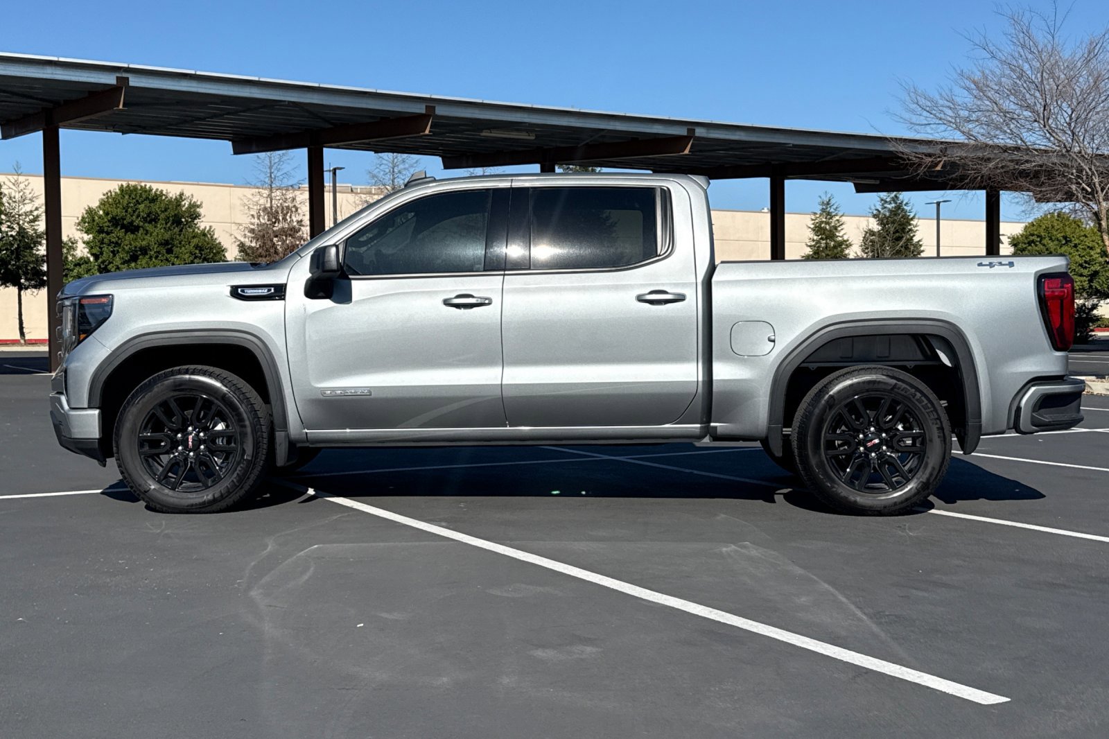 Used 2025 GMC Sierra 1500 Elevation image 8