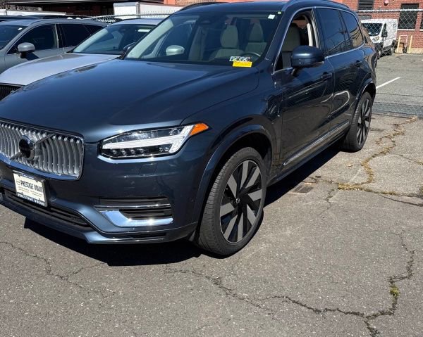 Used 2024 Volvo XC90 T8 Ultimate w/ Protection Package image 2