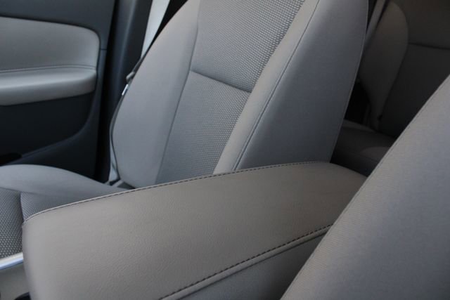 Used 2014 Ford Edge SEL FWD image 16