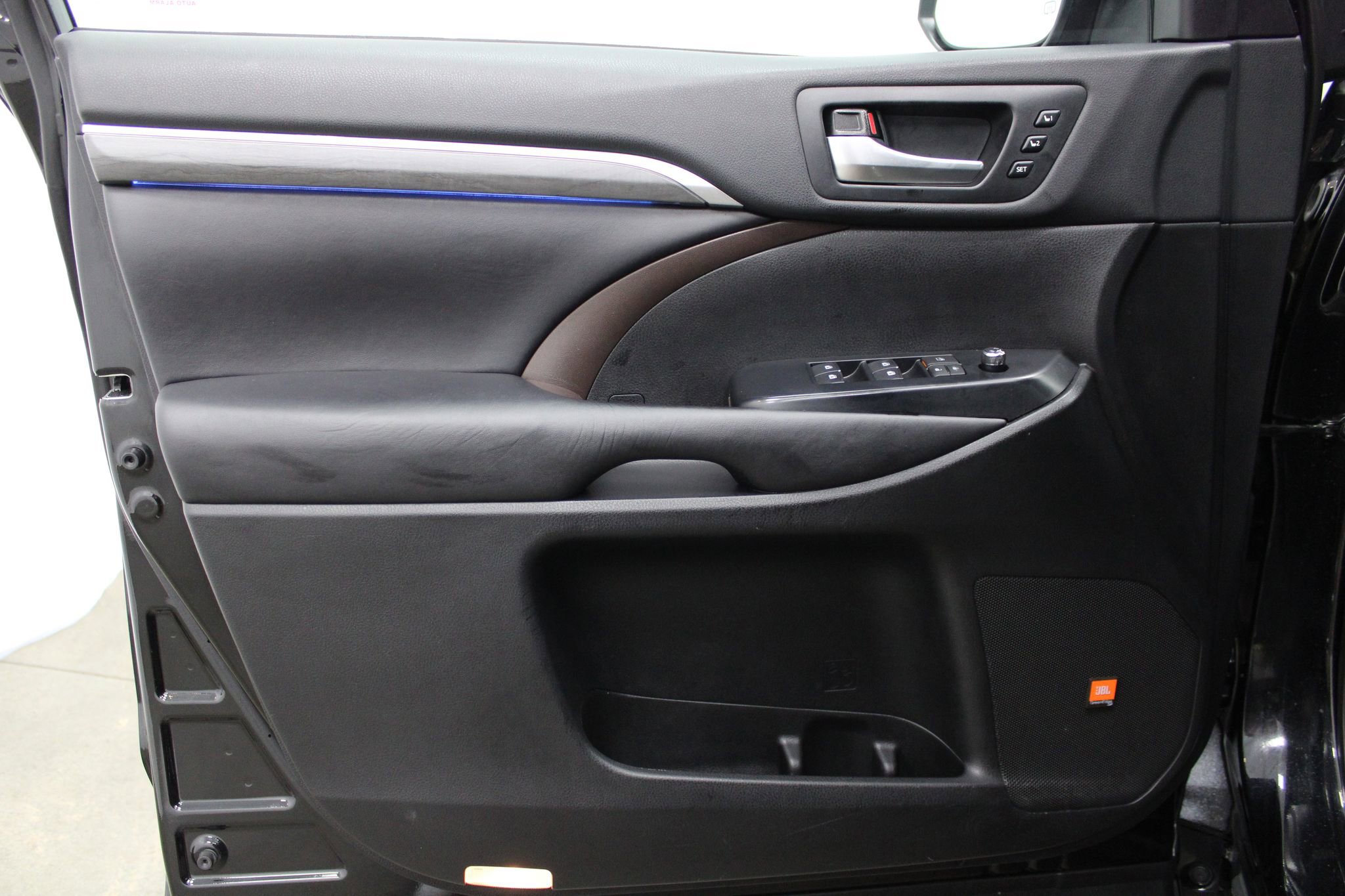 Used 2019 Toyota Highlander Limited Platinum image 9