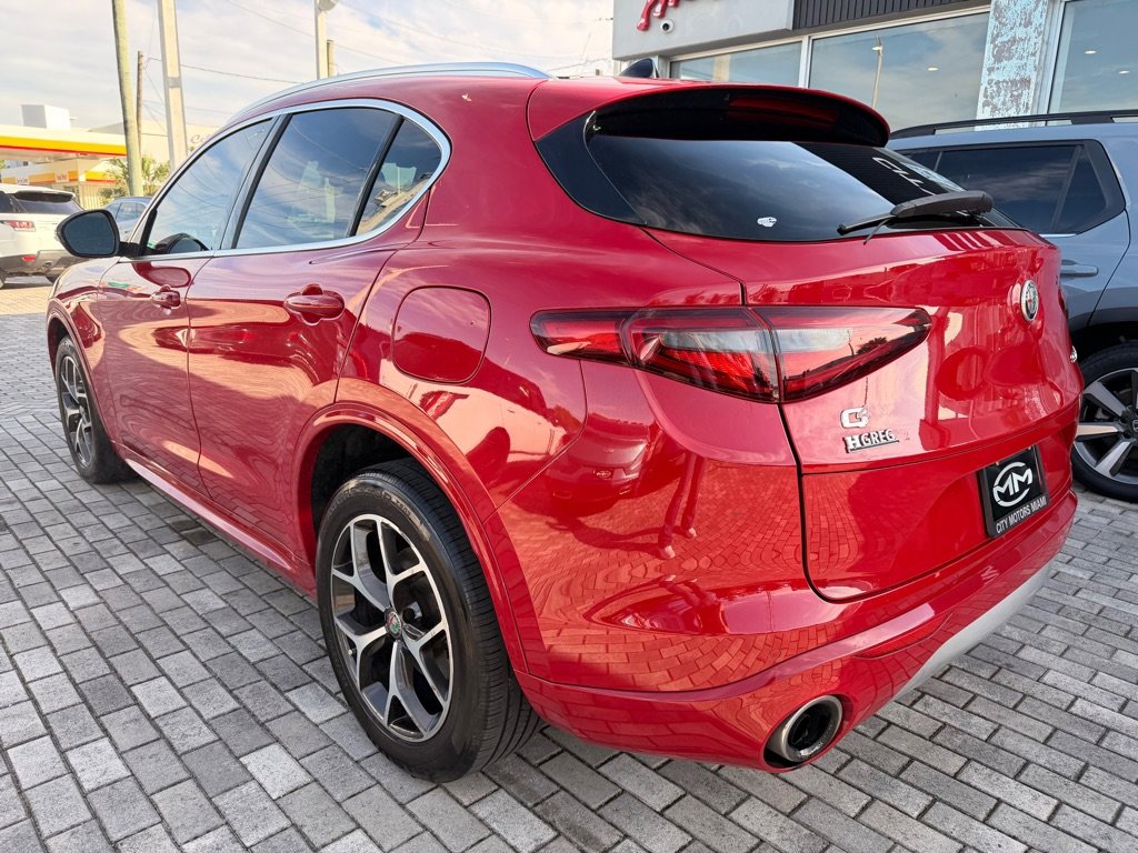 Used 2021 Alfa Romeo Stelvio Ti image 5
