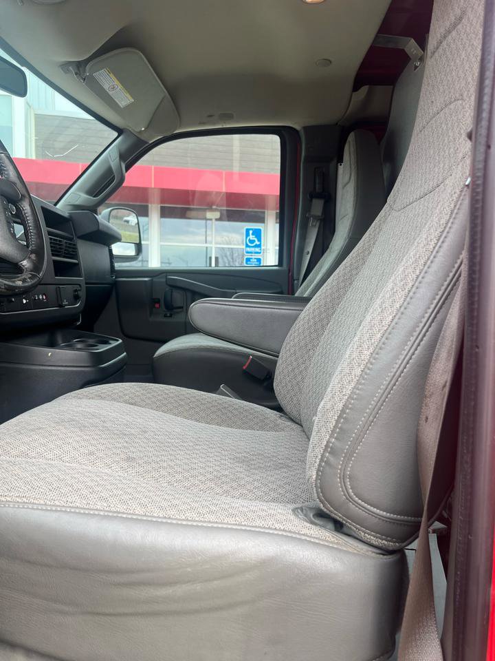 Used 2020 Chevrolet Express 3500 w/ Driver Convenience Package RWD image 9