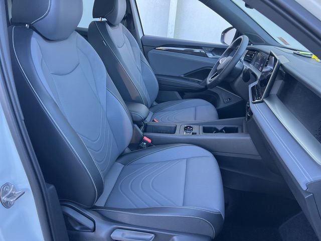New 2026 Volkswagen Tiguan SE R-Line FWD image 29