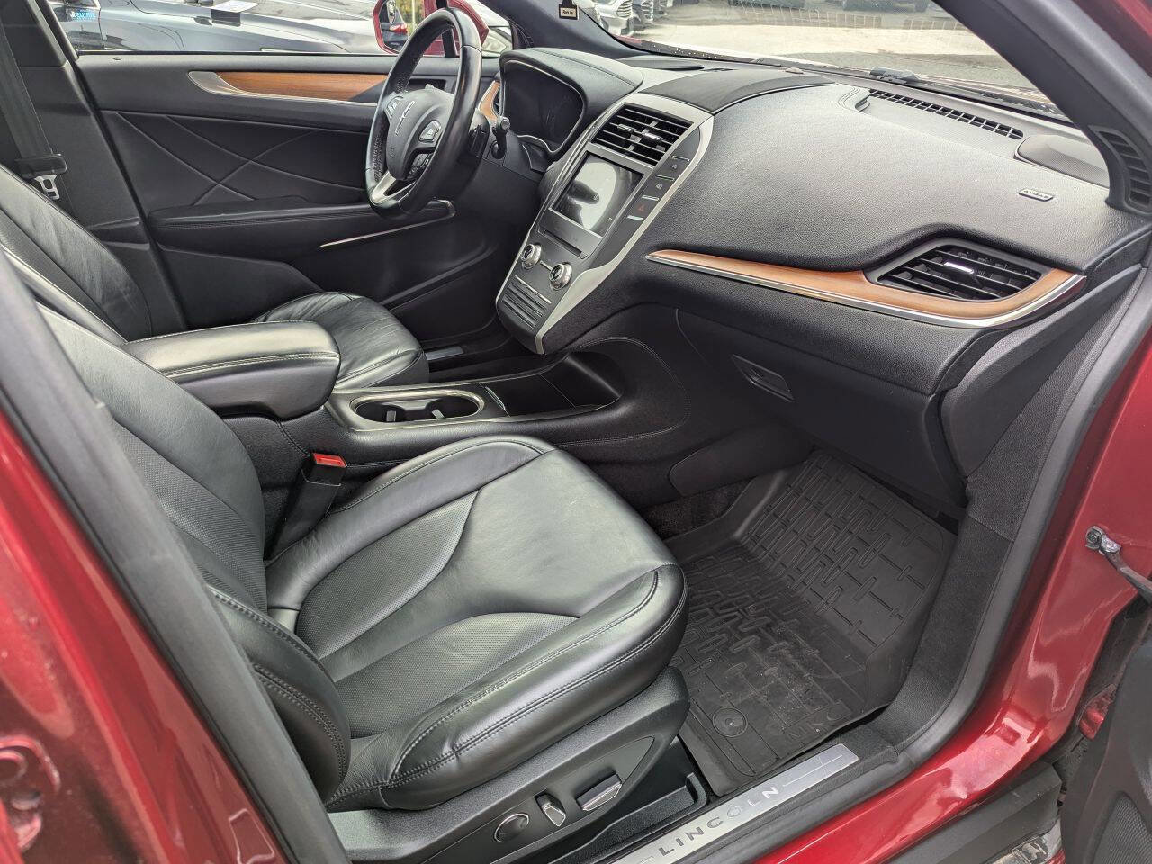 Used 2017 Lincoln MKC Select w/ Lincoln MKC Climate Package image 10