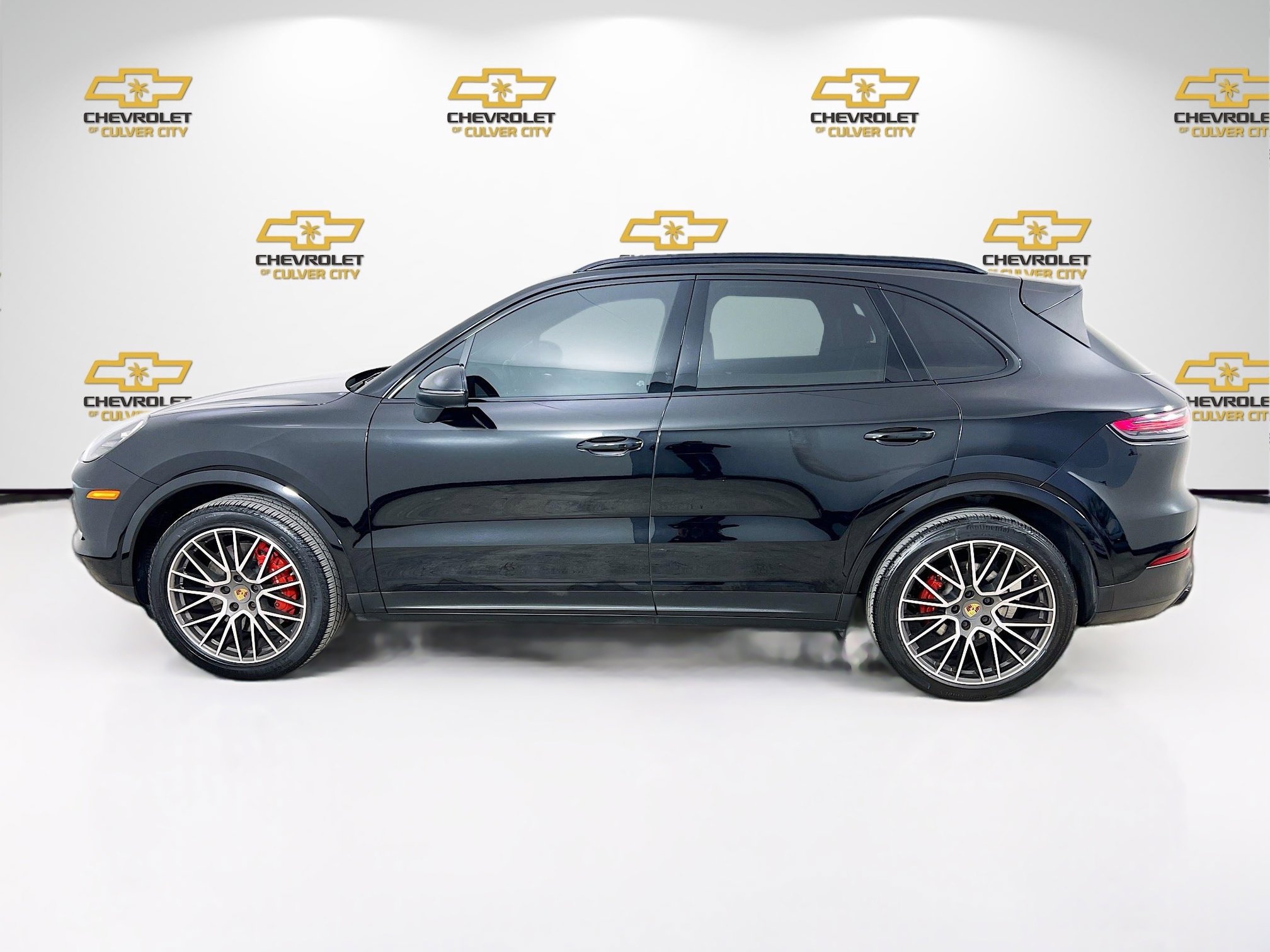 Used 2023 Porsche Cayenne Platinum Edition image 5