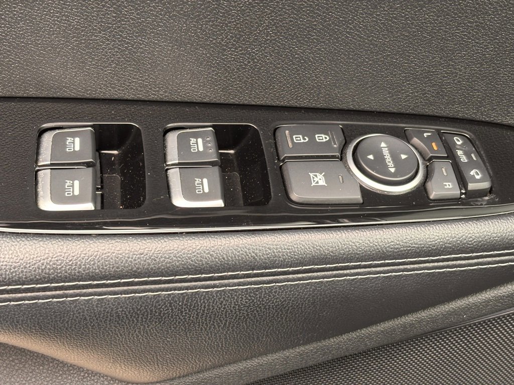 Used 2016 Kia Sorento SX image 12