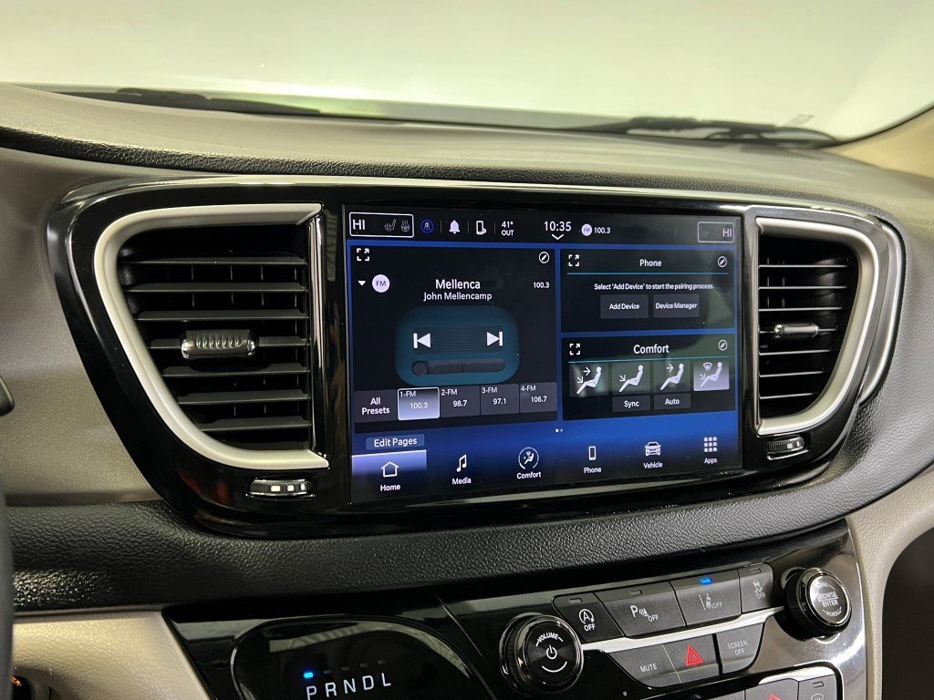 Used 2023 Chrysler Pacifica Touring-L image 40