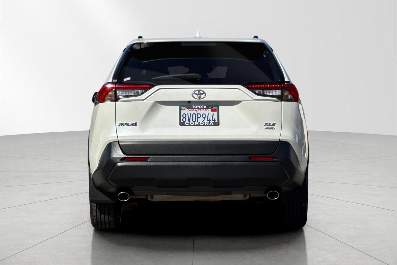 Used 2021 Toyota RAV4 XLE Premium image 5