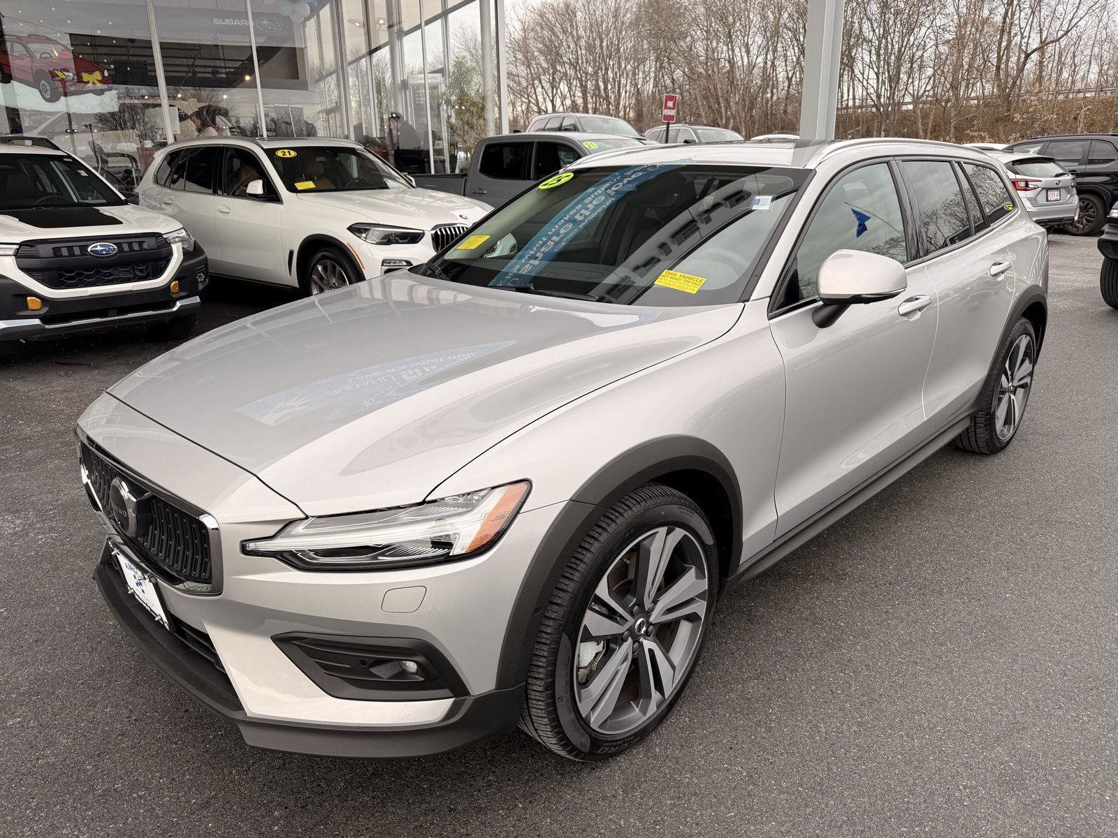 Used 2025 Volvo V60 B5 Cross Country Plus image 9
