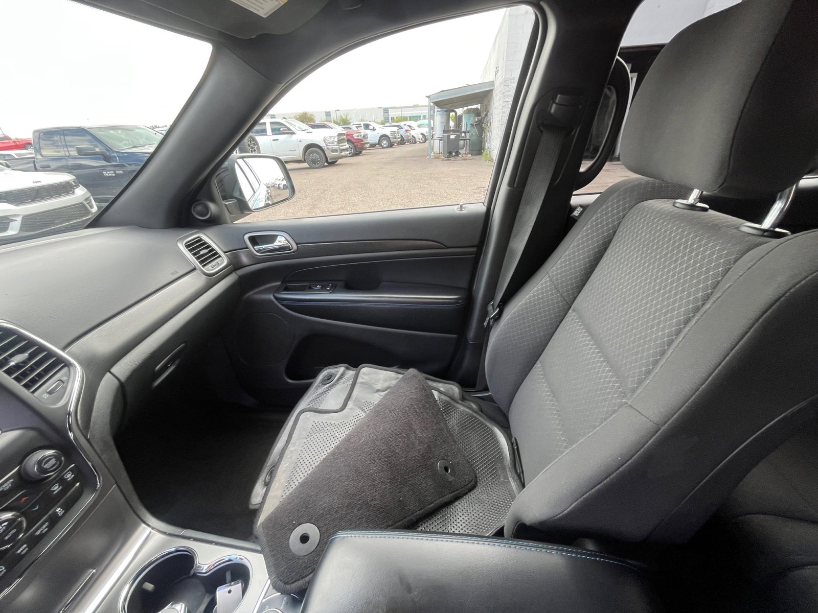 Used 2018 Jeep Grand Cherokee Laredo image 19