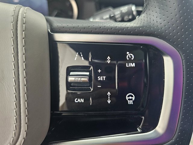 Used 2023 Land Rover Range Rover Evoque R-Dynamic SE image 11