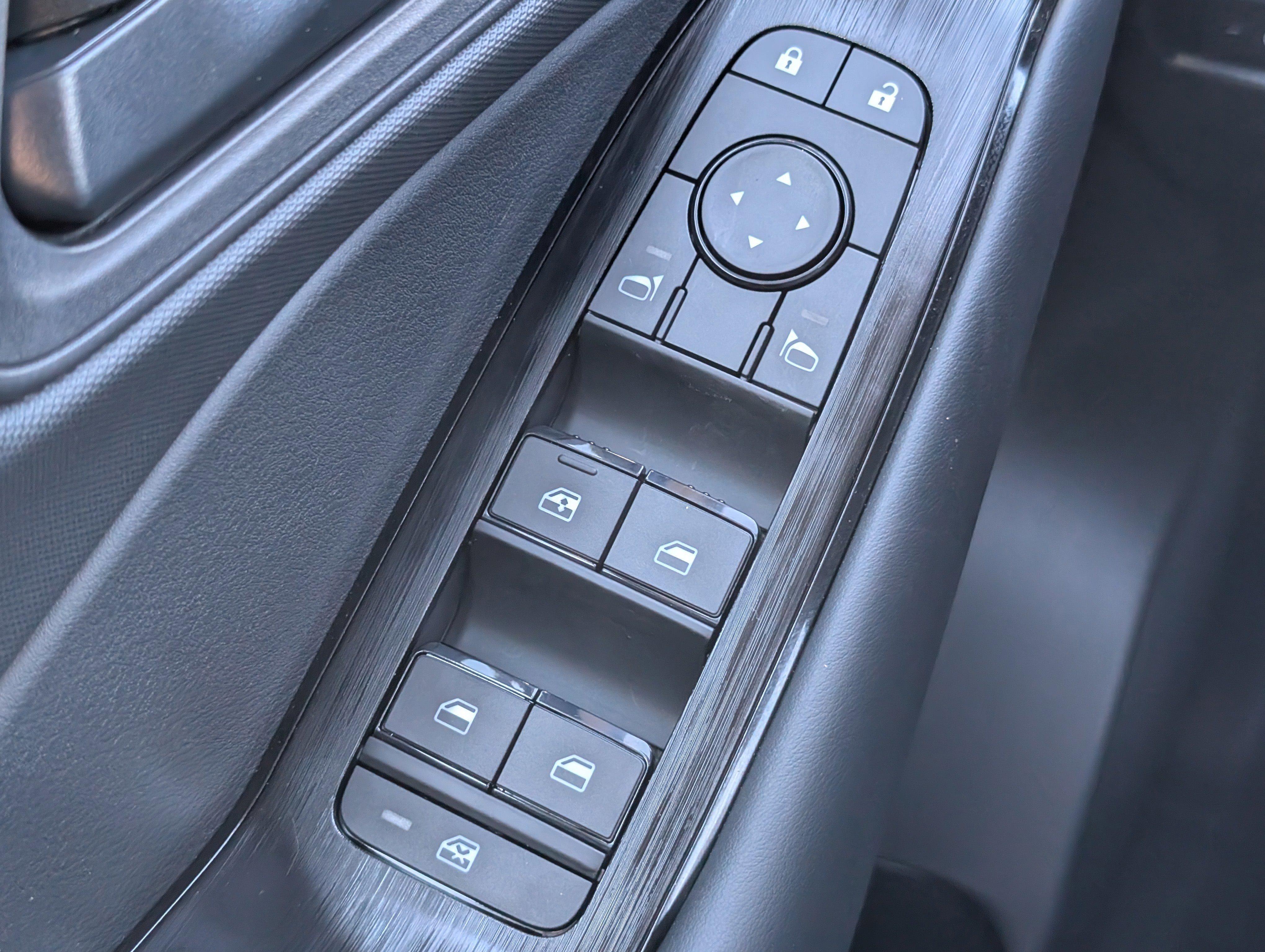 New 2026 Nissan Rogue S FWD image 21