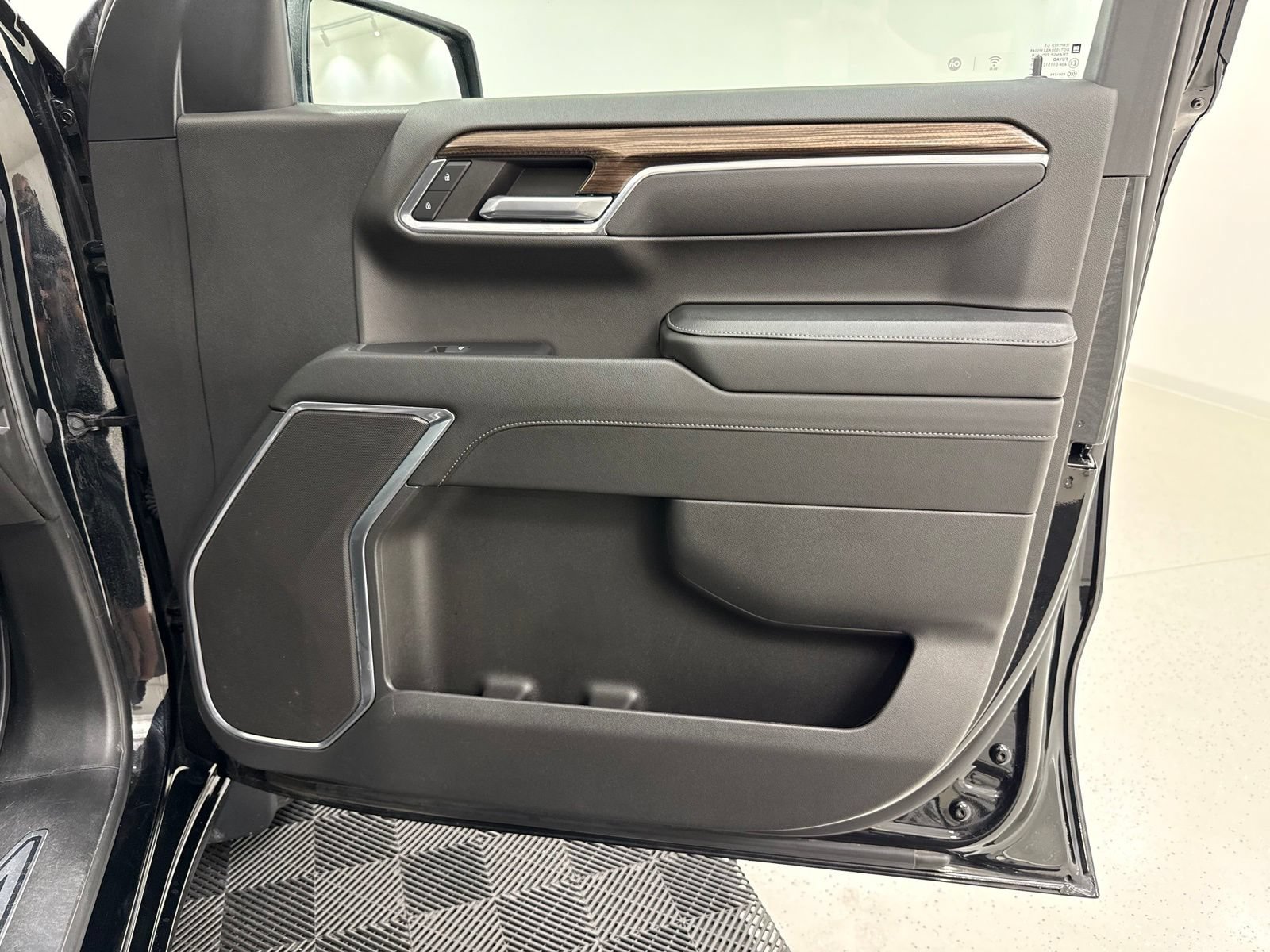 Used 2023 Chevrolet Silverado 1500 LT AWD/4WD image 29