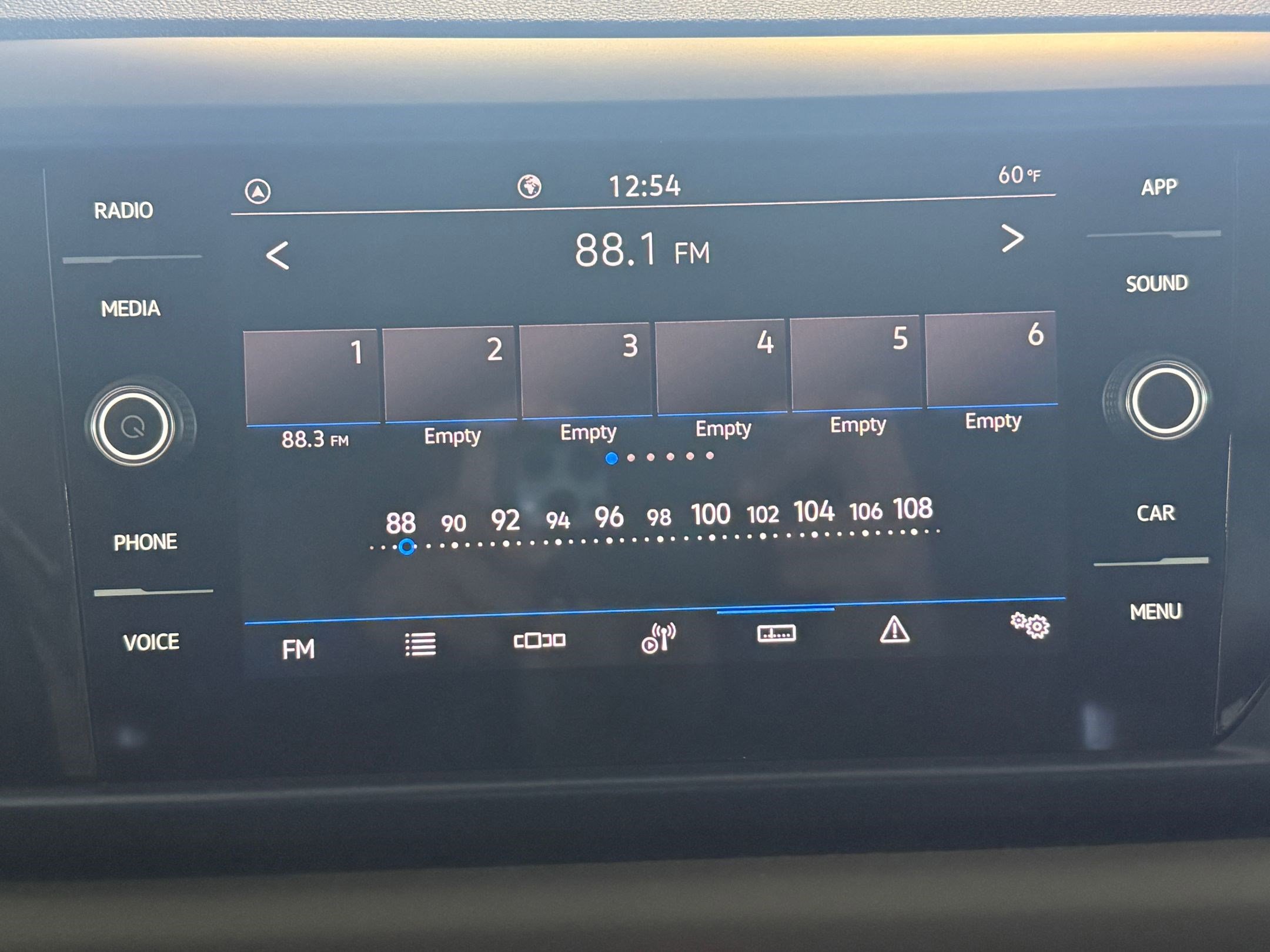 Certified 2023 Volkswagen Taos SE image 25