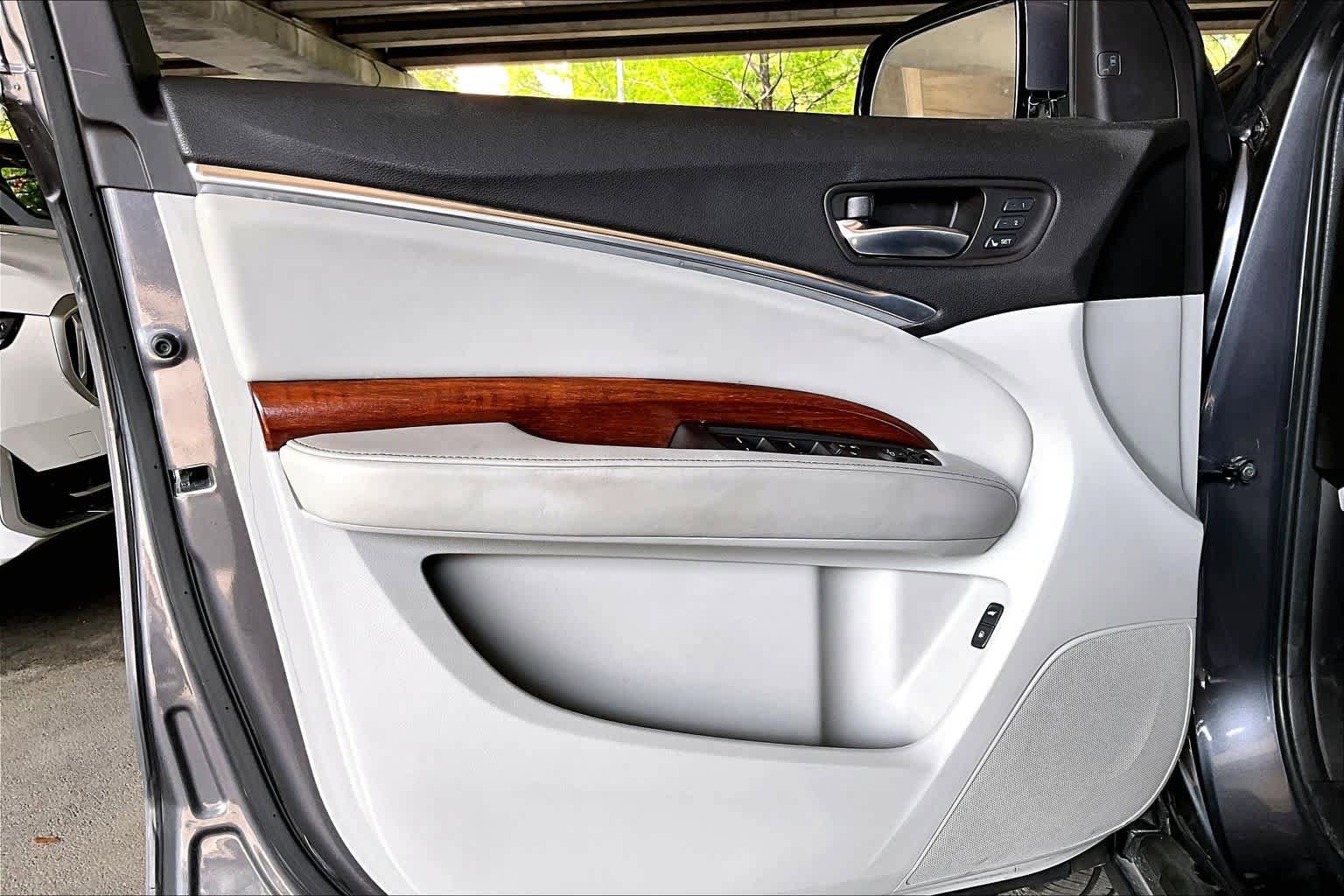 Used 2017 Acura MDX SH-AWD image 21