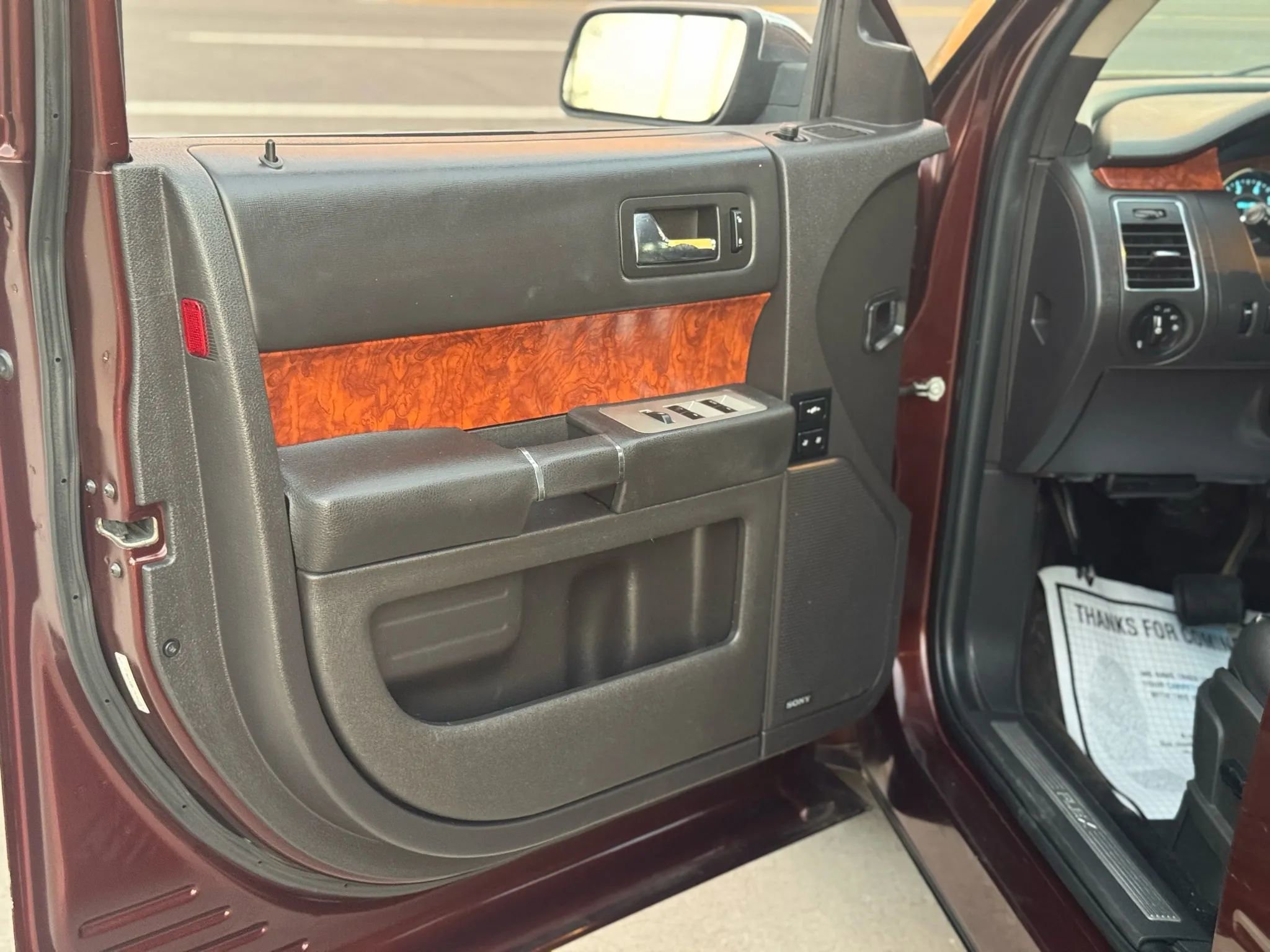 Used 2009 Ford Flex Limited image 25