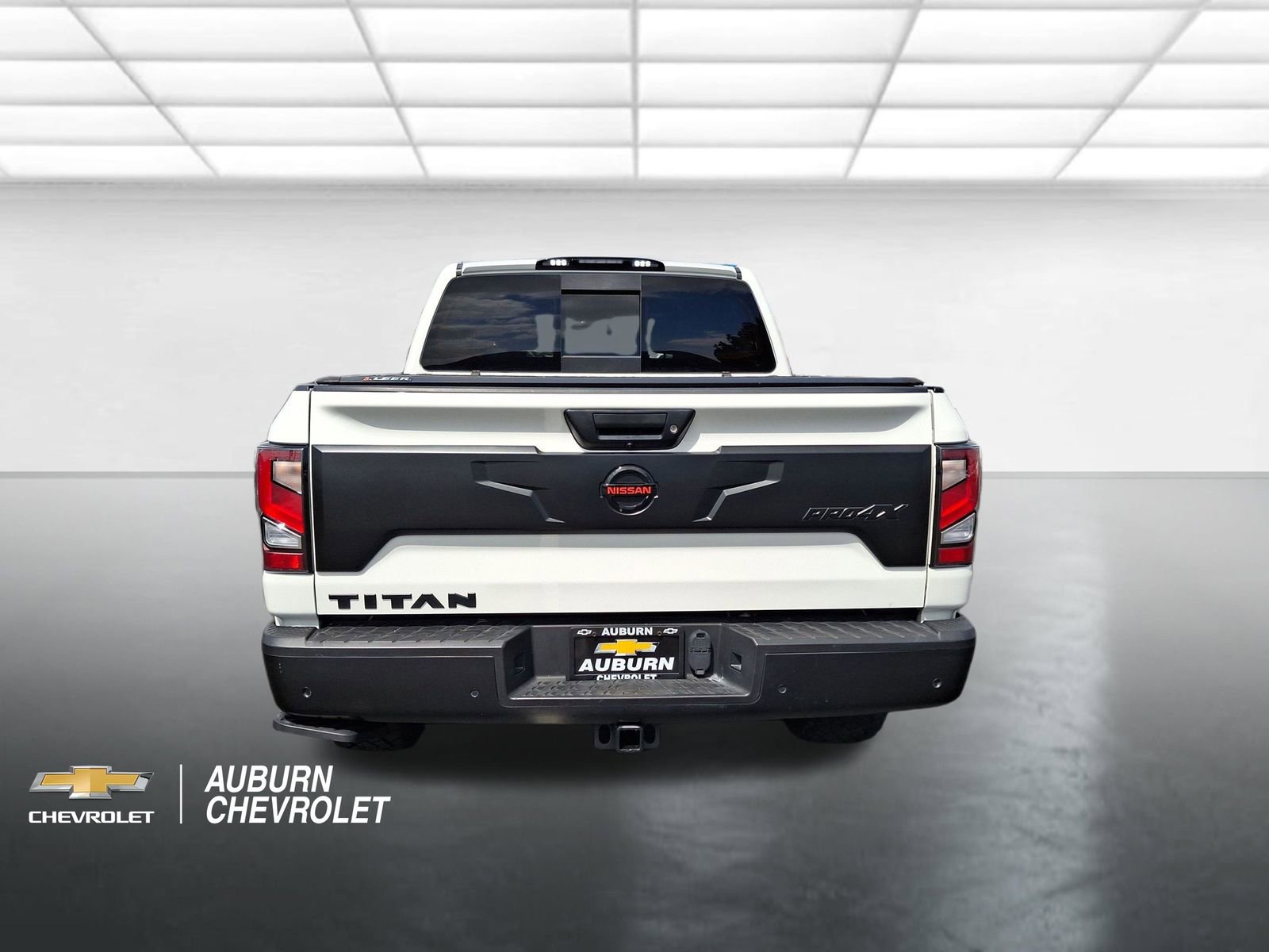Used 2021 Nissan Titan PRO-4X w/ Pro-4x Convenience Package AWD/4WD image 8