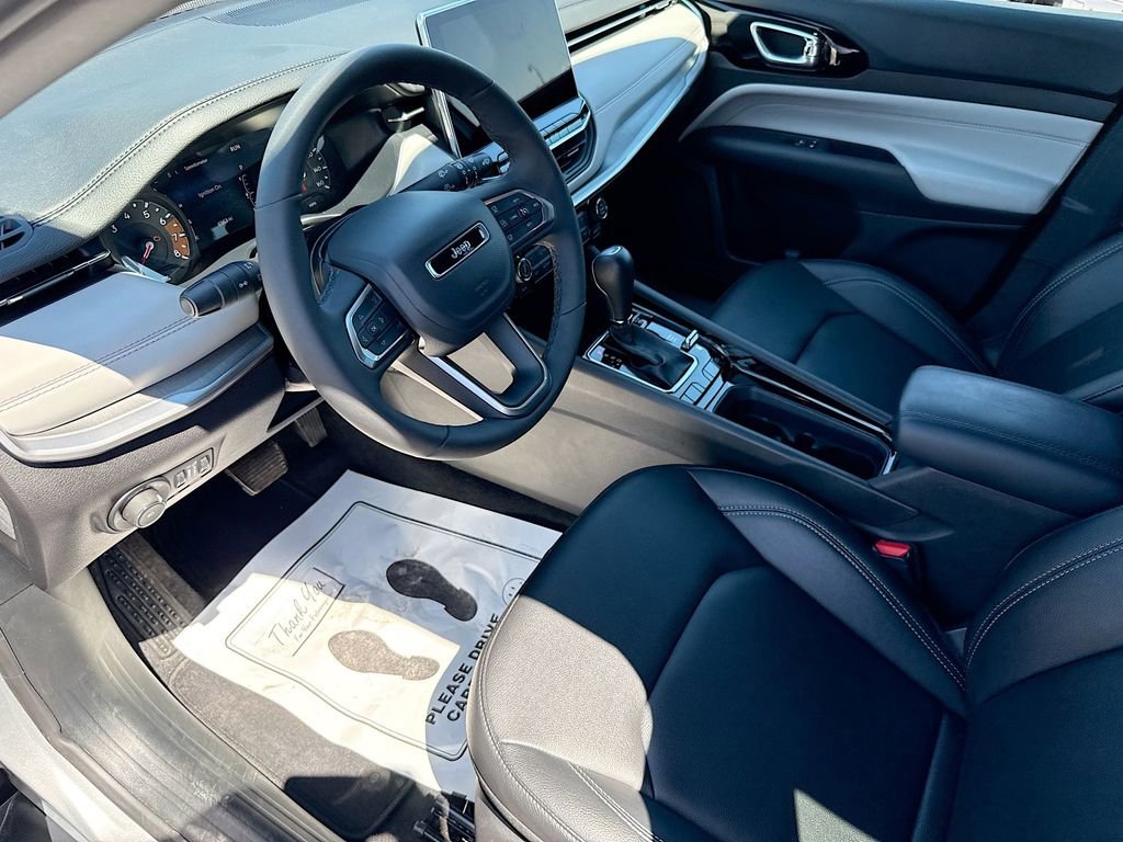 Used 2026 Jeep Compass Limited image 25