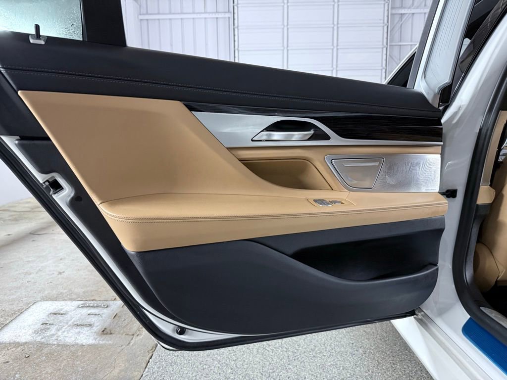 Used 2022 BMW 750i xDrive w/ Executive Package image 25