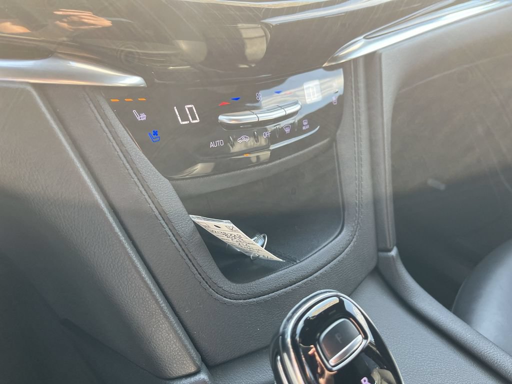 Used 2023 Cadillac XT6 Premium Luxury w/ Technology Package FWD image 18
