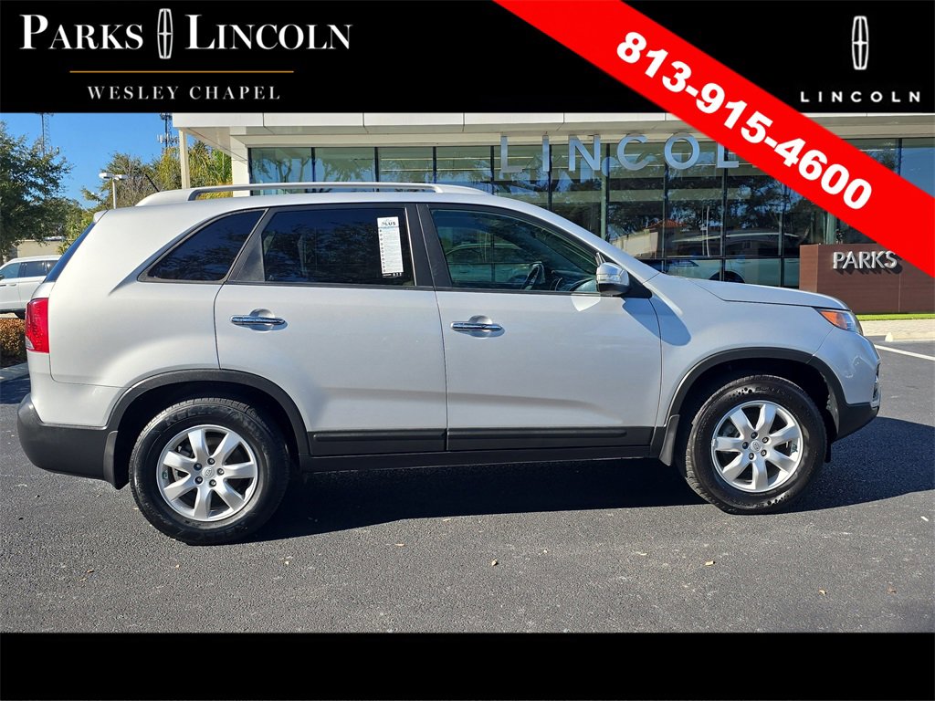 Used 2011 Kia Sorento LX w/ Convenience Pkg image 3