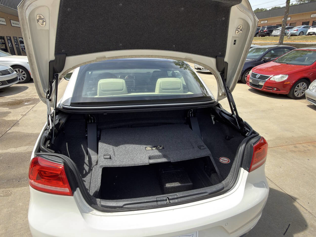Used 2012 Volkswagen Eos Lux FWD image 66