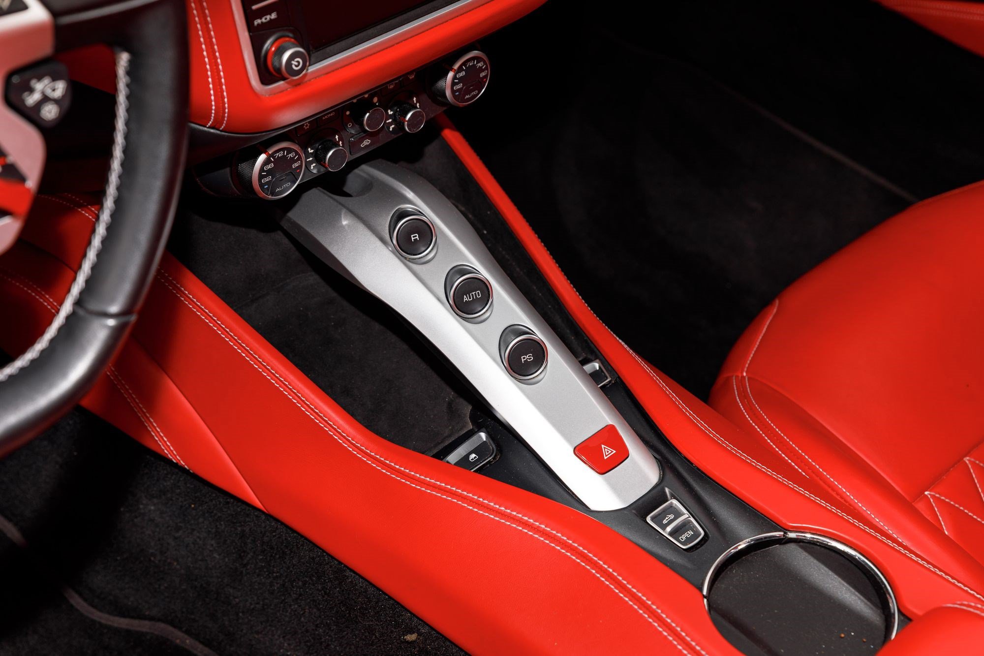 Used 2017 Ferrari California T RWD image 28