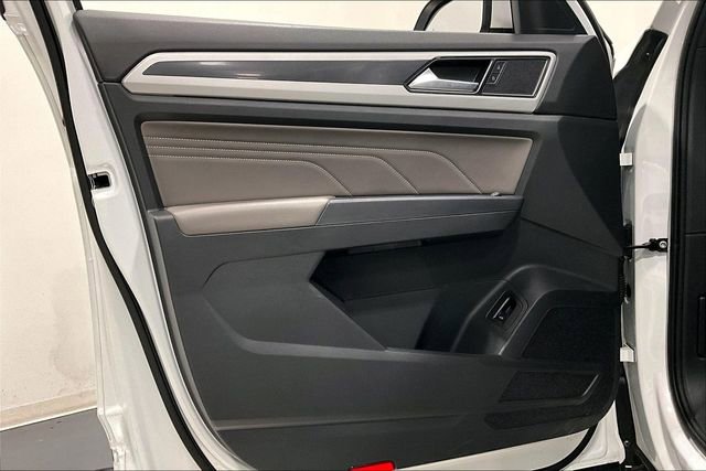 Used 2021 Volkswagen Atlas Cross Sport SE w/ Panoramic Sunroof Package FWD image 17