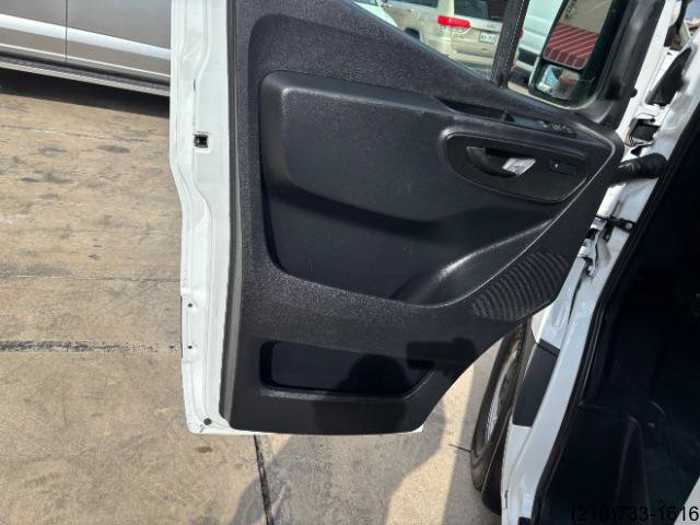 Used 2025 Mercedes-Benz Sprinter 2500 image 15
