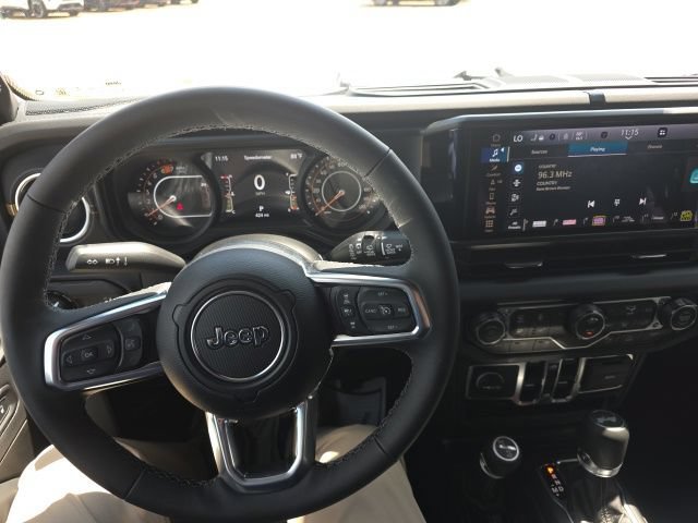 Used 2026 Jeep Wrangler Unlimited Sahara AWD/4WD image 18